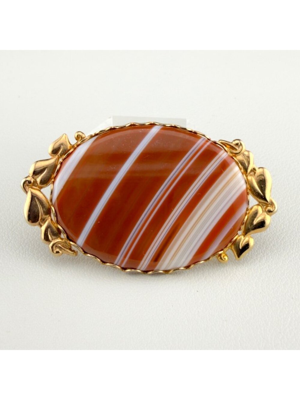 Vintage Banded Agate Oval Brooch Gold Tone Hearts Border